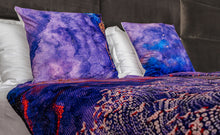 Load image into Gallery viewer, SET QUILT AND 2 DECORATIVE CUSHIONS Flying without obsticles violet