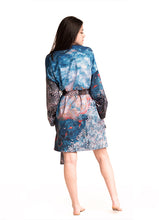 Load image into Gallery viewer, BATHORBE FROTE Flying without obsticles blue
