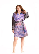 Load image into Gallery viewer, BATHROBE FROTE Flying without obsticles violet
