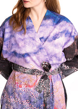 Load image into Gallery viewer, BATHROBE FROTE Flying without obsticles violet
